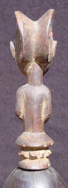 calebasse africaine de l'etnie Zande dcore de perles vue de profil