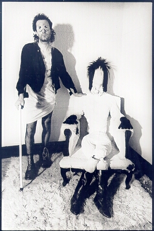 Avril,Avril marmonnait l'Ind�l�bile 