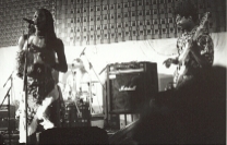 chanteuse et bassiste