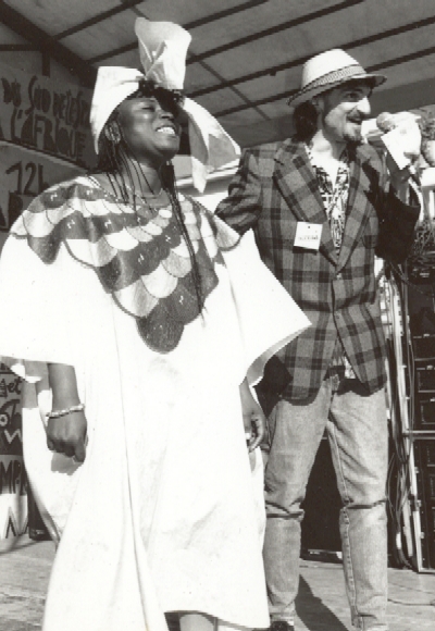 Tante Rose et Tsetse WebMonster sur la scene de la journe des 5 continents 94  Martigny